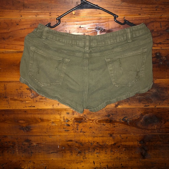 Shorts - Picture 3 of 3